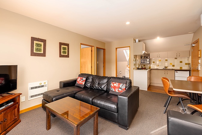 Living area of first floor 1 bedroom room at Settlers Boutique Motel - Hanmer Springs hotel