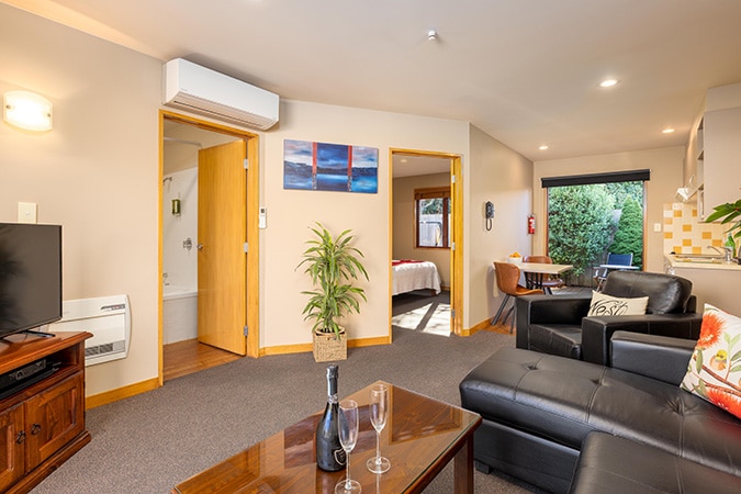 Living area of ground floor 1 bedroom spa suite at Settlers Boutique Motel - Hanmer Springs accom