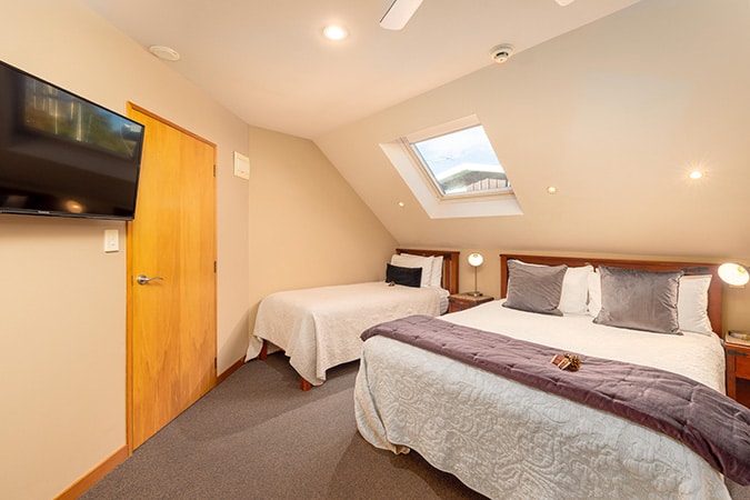 Bedroom in triple bedroom room at Settlers Boutique Motel - boutique accommodation in Hanmer Springs