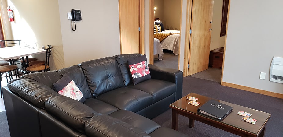 Living room area of two bedroom - ground floor room at Settlers Boutique Motel - Hanmer Springs accommodation